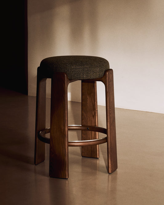 Tabouret Granite en tissu chenille verte et bois de frêne avec finition ton noyer FSC 100 % 65 cm