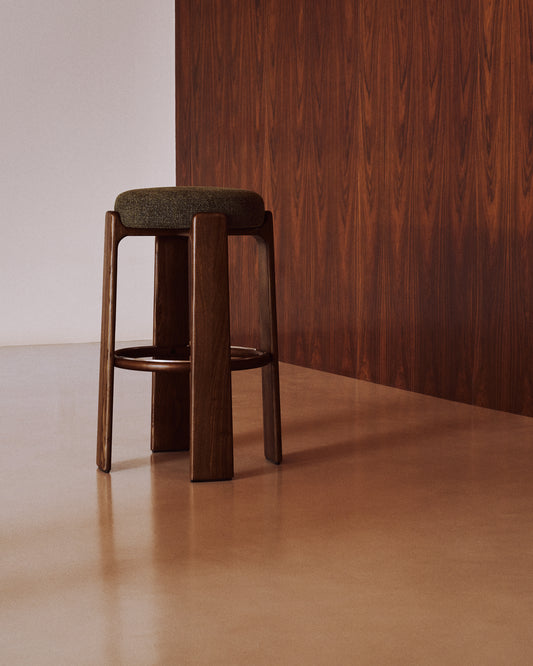 Tabouret Granite version ignifugée en chenille verte et bois de frêne finition ton noyer FSC 100 % 75 cm