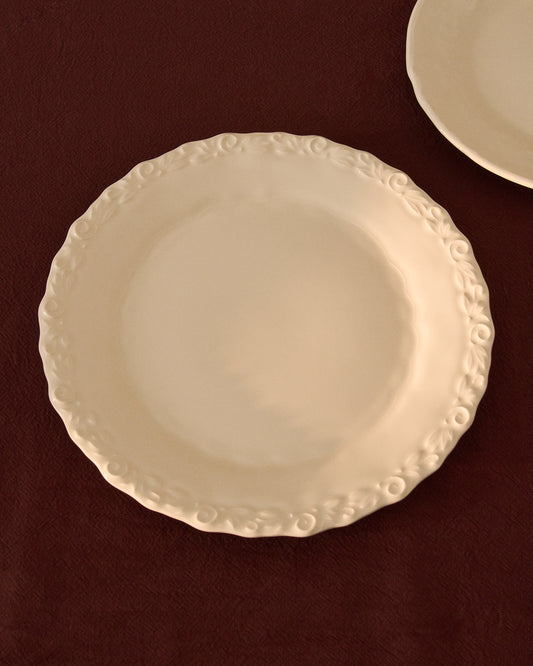 Assiette plate Varla en céramique beige