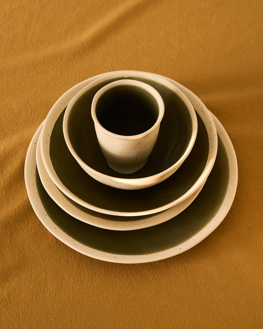 Assiette à dessert Nale en céramique beige avec fond vert