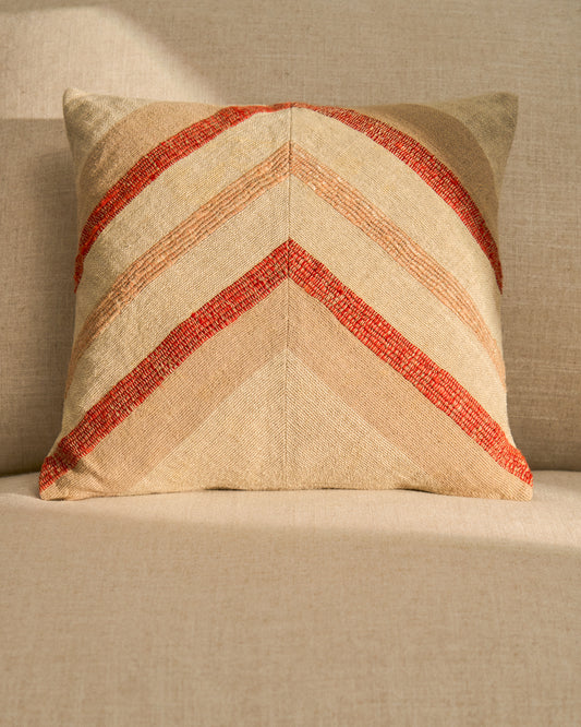 Housse de coussin Taraia en coton et viscose terracotta et beige 45 x 45 cm