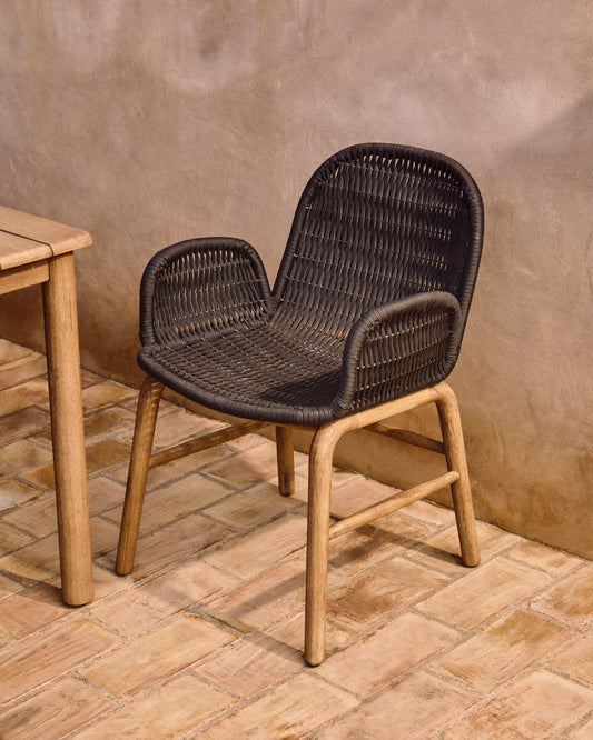 Chaise Alipa avec accoudoirs en bois d’acacia et corde gris foncé FSC 100 %
