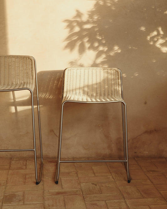 Tabouret empilable Tavari en corde synthétique beige et acier inoxydable AISI 304 effet brossé 65 cm