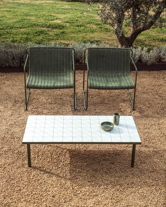 Table basse Maurina en acier galvanisé vert et céramique écrue 121 x 61 cm