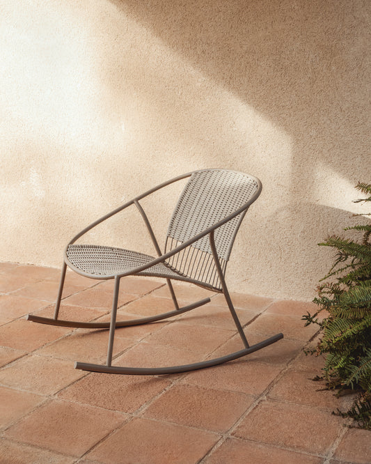 Fauteuil à bascule Atrani en acier galvanisé et corde taupe