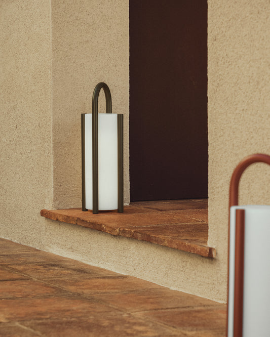 Grande lampe de table portable Leros en polyéthylène et acier vert