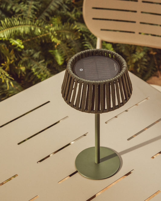 Lampe de table solaire d’extérieur Aldet en corde plate et pied en métal vert