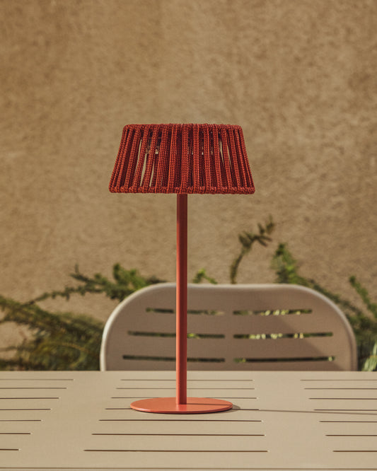 Lampe de table solaire d’extérieur Aldet en corde plate et pied en métal terracotta