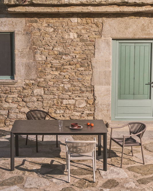 Table Anafi en pierre frittée et aluminium graphite 140 x 80 cm