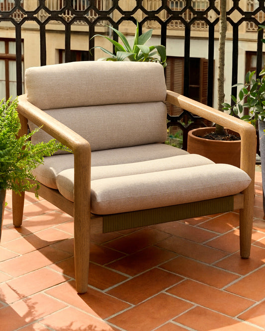 Ensemble de 2 fauteuils Menfi en bois d’acacia et corde verte avec table basse Dandara en acier, corde verte et bois d’acacia FSC 100 % Ø 60 cm