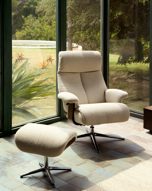 Fauteuil pivotant inclinable avec repose-pieds Toriel en micro-bouclette beige et pieds en aluminium FSC Mix Credit