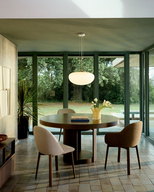 Table ronde extensible Artis en bois massif et placage de chêne avec finition ton noyer FSC 100 % 150 (200) x 80 cm
