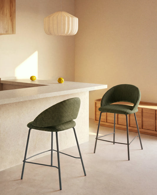 Tabouret Bonali en chenille verte et pieds en métal vert FSC Mix Credit 65 cm