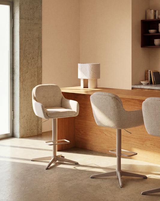 Tabouret pivotant Lexa en chenille beige avec pieds en acier finition beige