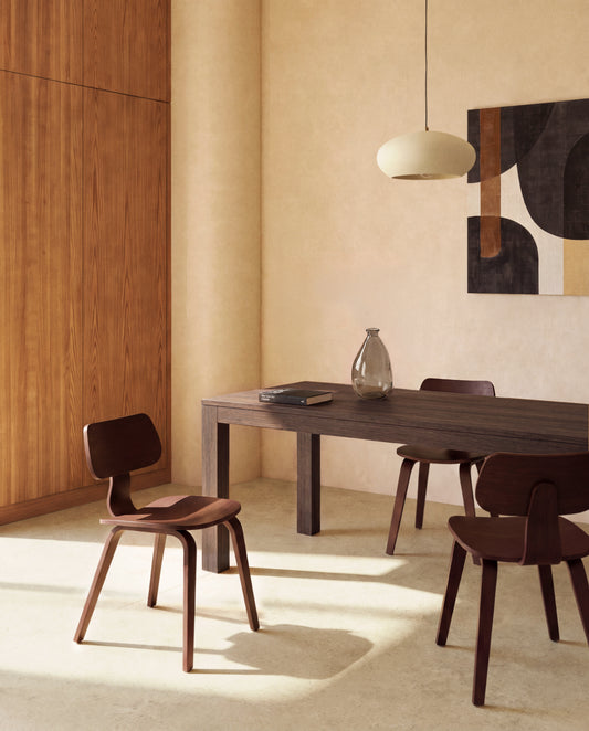 Chaise Gena en placage chêne avec finition bordeaux