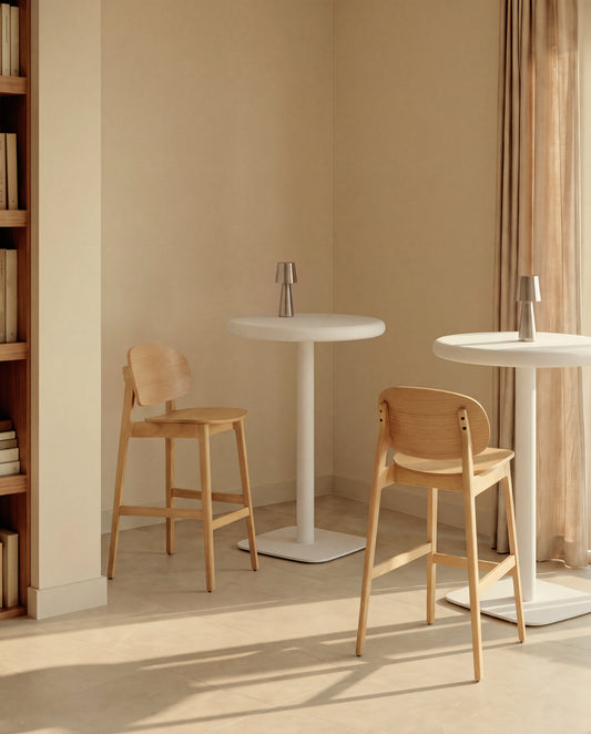 Table haute ronde d'extérieur Dina avec plateau en béton blanc Ø 70 cm et pied en acier blanc 48 x 48 x 96 cm
