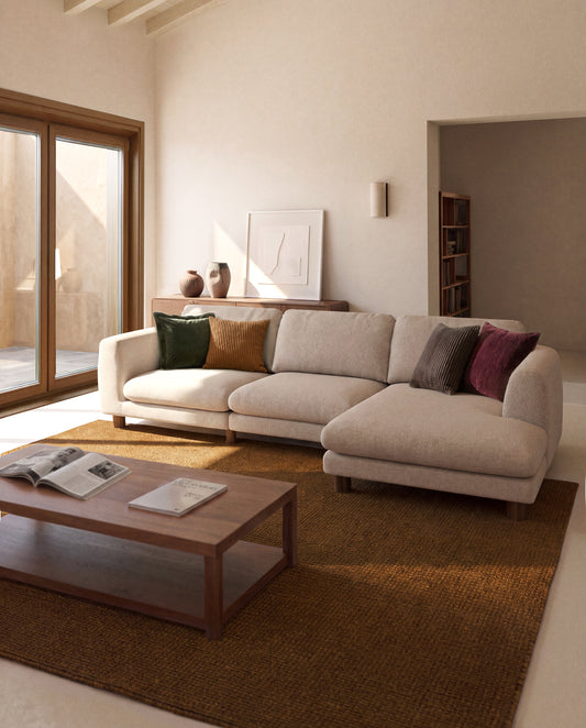 Canapé Vera 4 places avec méridienne droite beige et pieds en frêne  finition noyer 322 cm FSC Mix Credit
