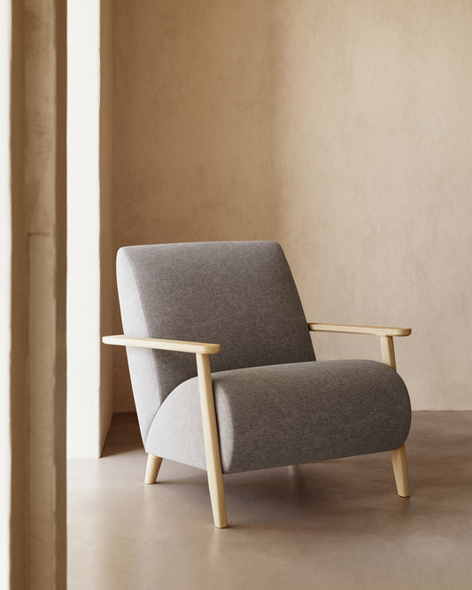 Fauteuil Meghan gris et pieds en bois frêne finition naturelle