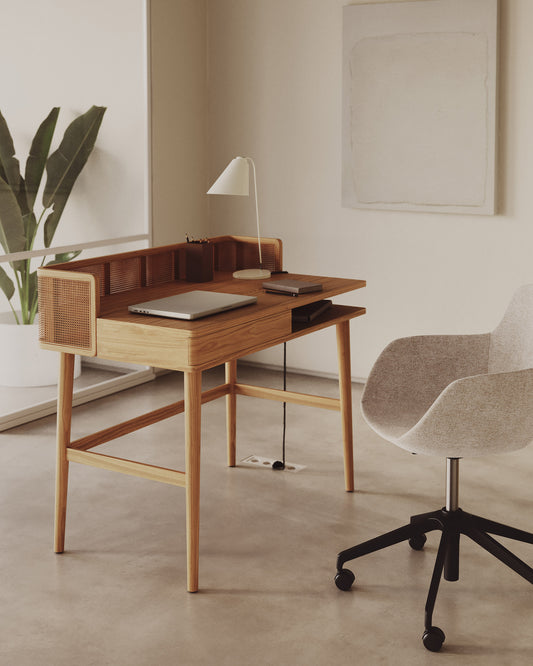 Table Araxi en contreplaqué, bois de frêne et rotin 105 x 62 cm