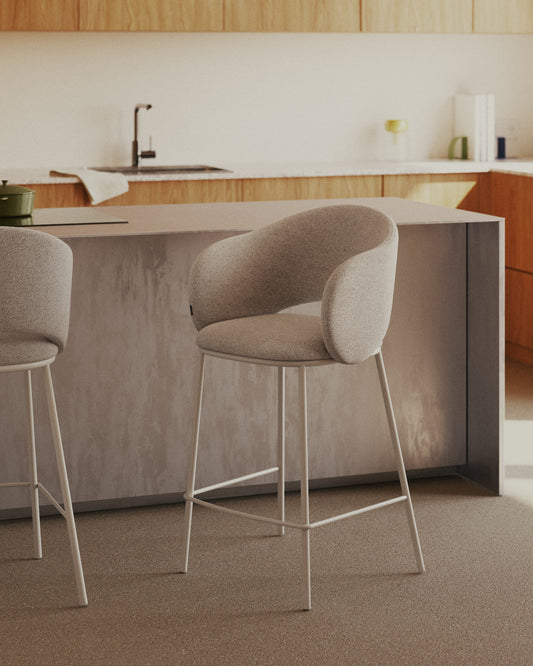 Tabouret Maina en tissu chenille beige et pieds en acier beige FSC Mix Credit 65 cm