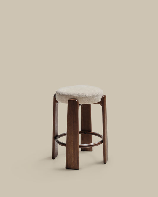 Tabouret Granite en tissu chenille beige et bois de frêne avec finition ton noyer FSC 100 % 65 cm