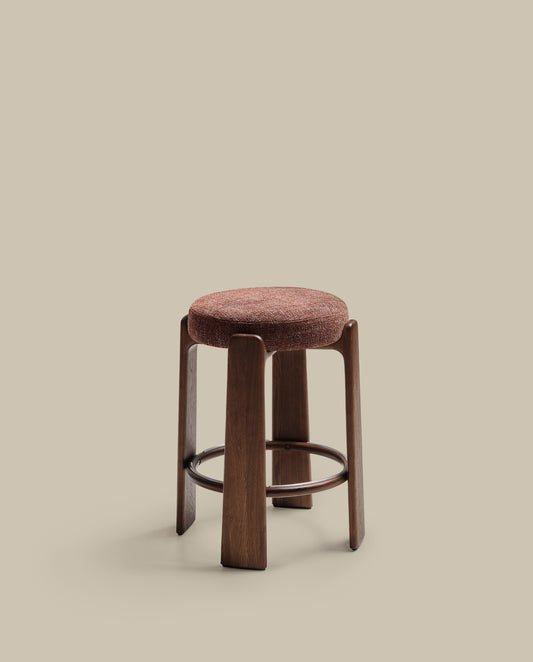 Tabouret Granite en tissu chenille marron et bois de frêne avec finition ton noyer FSC 100 % 65 cm