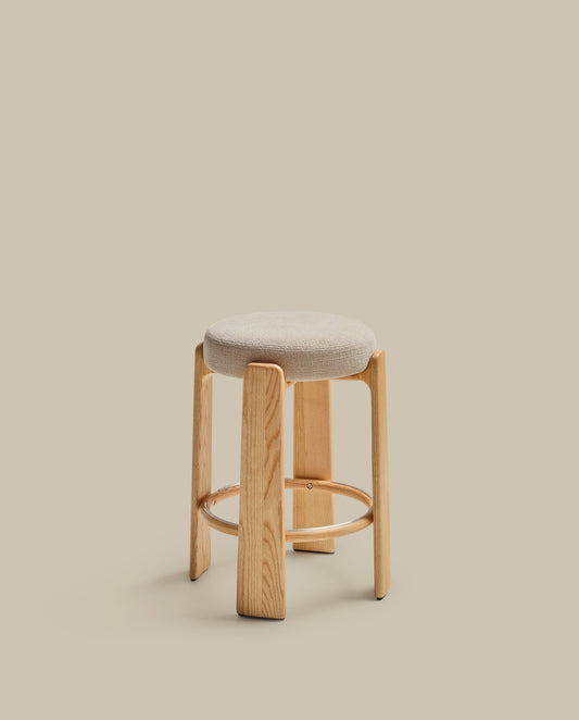 Tabouret Granite en tissu chenille beige et bois de frêne avec finition ton naturel FSC 100 % 65 cm