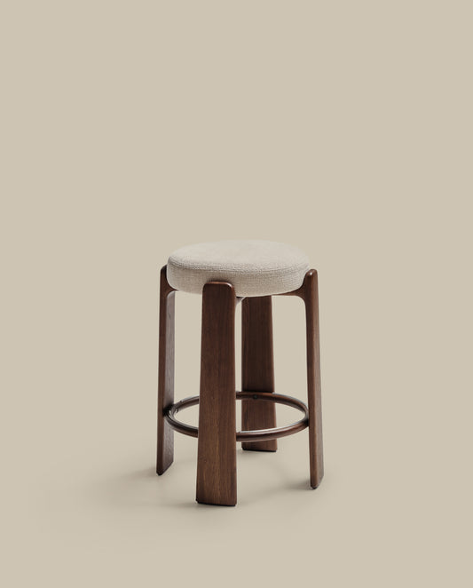 Tabouret Granite en tissu chenille beige et bois de frêne avec finition ton noyer FSC 100 % 75 cm