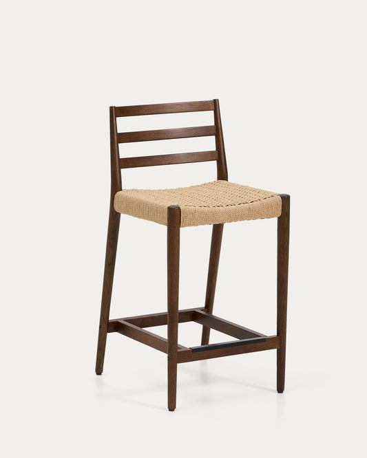 Tabouret Analy avec dossier en bois de chêne massif, finition noyer, et assise en corde, 65 cm, FSC Mix Credit