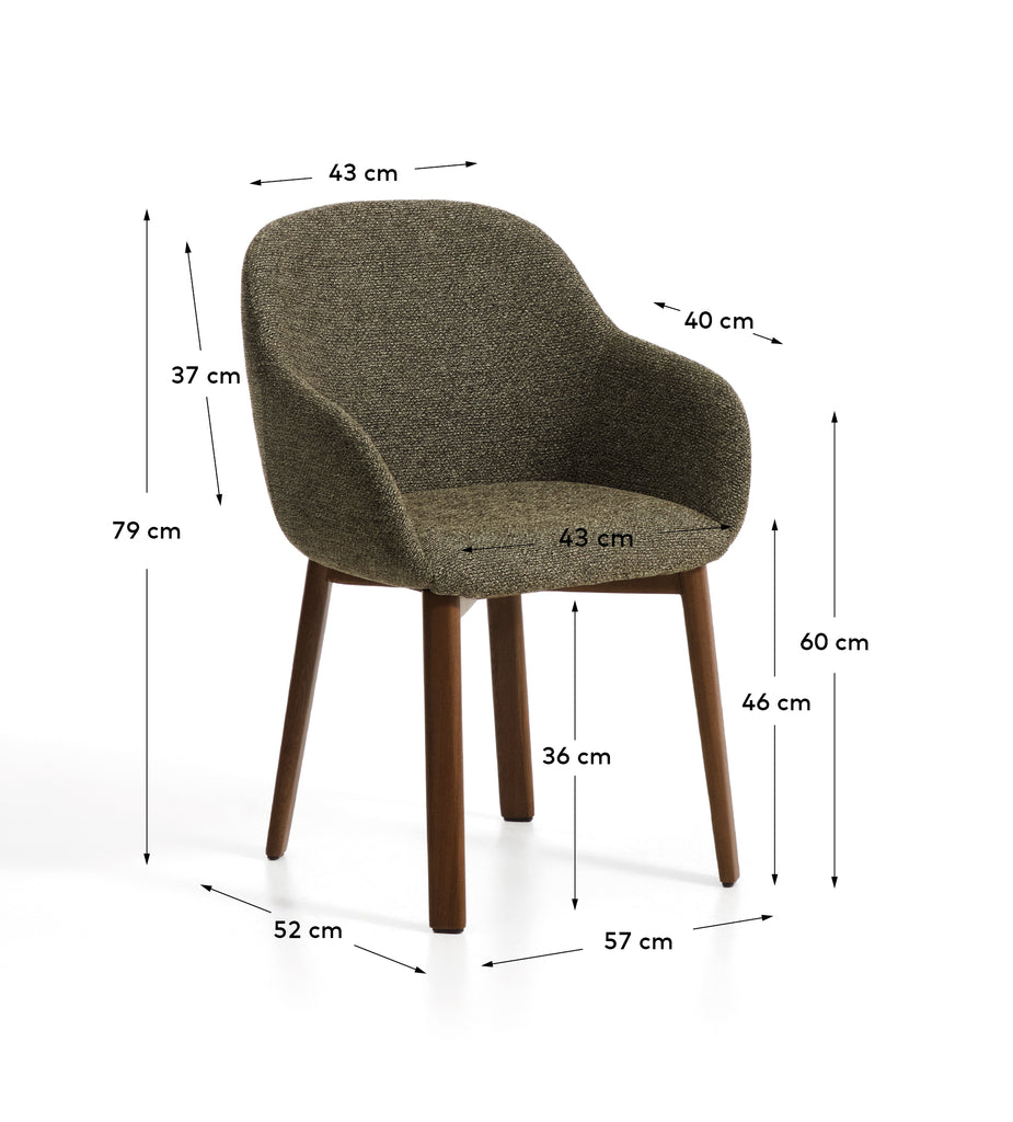 Chaise Meila avec accoudoirs en chenille verte et pieds en bois de frêne avec finition ton noyer
