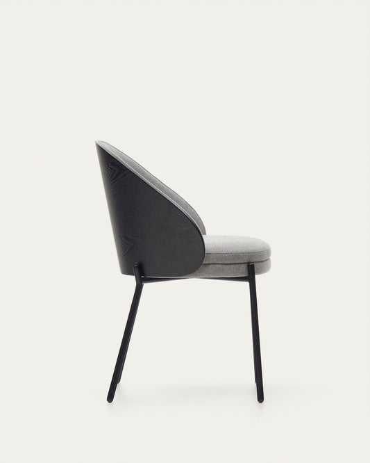 Chaise Eamy en tissu chenille gris clair placage de frêne finition noire et métal noir