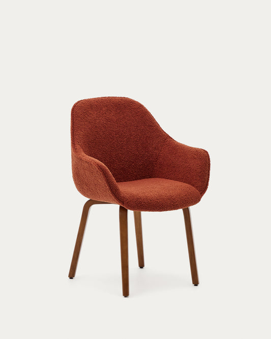 Chaise Aleli bouclette terre cuite et pieds en bois de frêne avec finition noyer