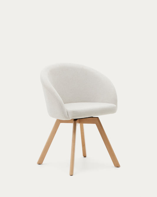 Chaise giratoire Marvin chenille beige et pieds en bois de hêtre finition naturelle FSC 100%