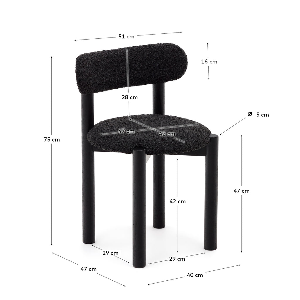 Chaise Nebai en bouclette noir et structure en bois de chêne avec finition noire