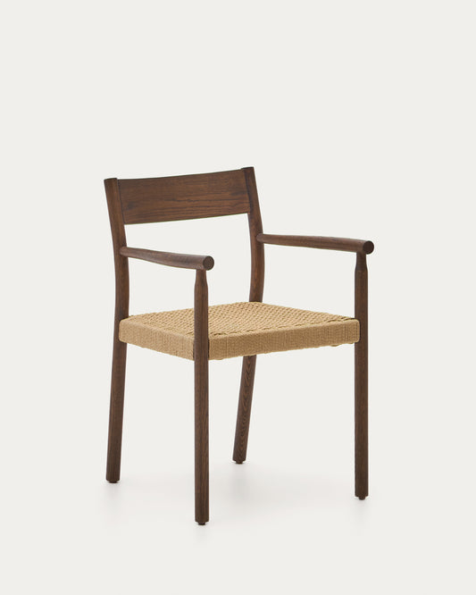 Chaise Yalia en bois de chêne massif avec finition noyer et assise en corde FSC Mix Credit