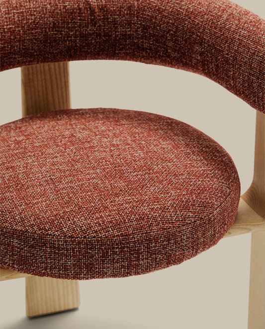 Chaise Granite à 3 pieds en chenille terracotta et bois de frêne finition ton naturel FSC 100%
