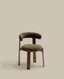 Chaise Granite version ignifugée en chenille verte et bois de frêne avec finition ton noyer FSC 100 %