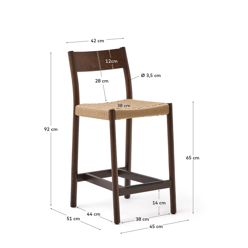 Tabouret Yalia avec dossier en bois de chêne massif, finition noyer, et assise en corde, 65 cm, FSC Mix Credit