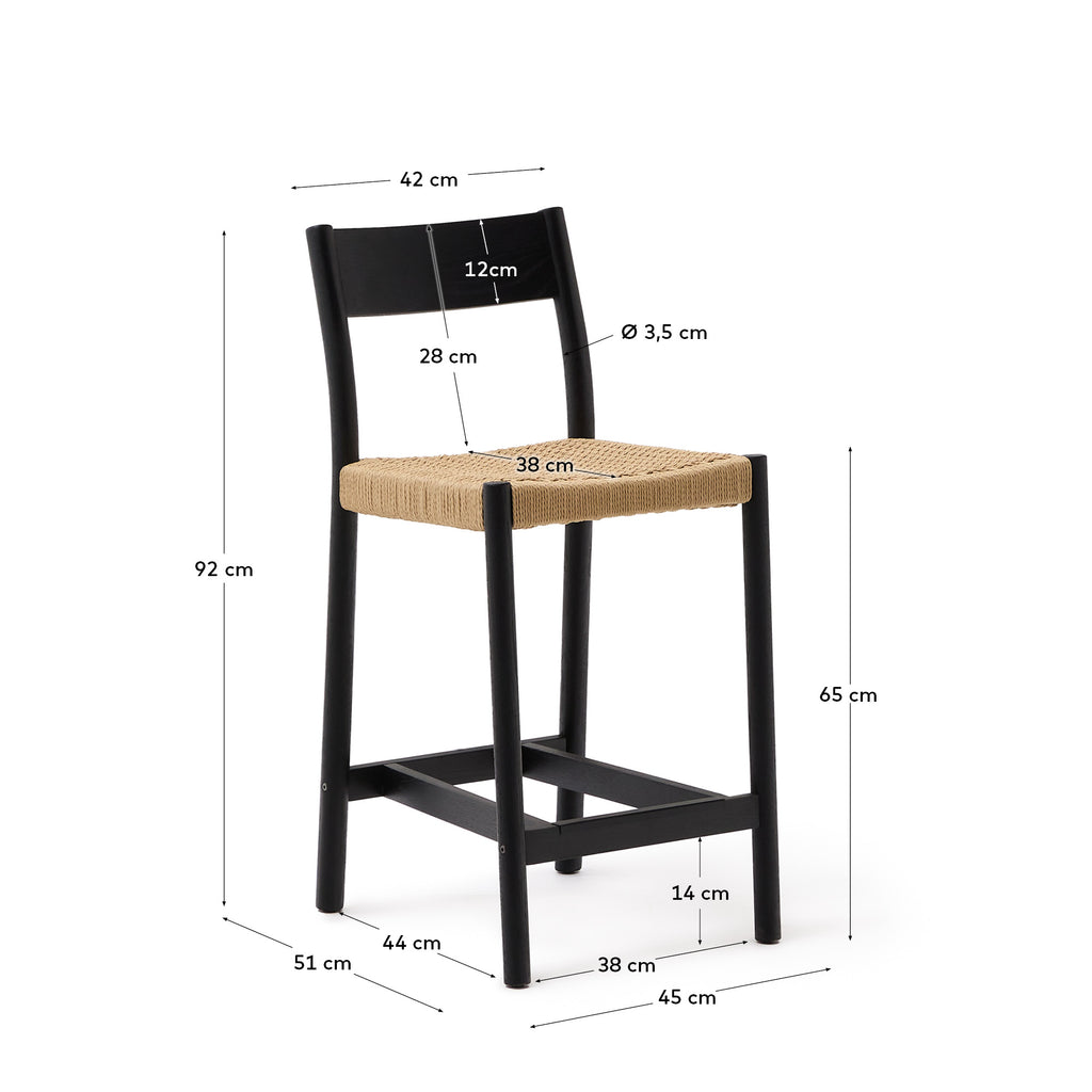 Tabouret Yalia avec dossier en bois de chêne massif, finition noire, et assise en corde, 65 cm, FSC Mix Credit