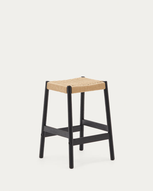 Tabouret Yalia en bois de chêne, finition noire et assise en corde, hauteur 65 cm FSC 100 %
