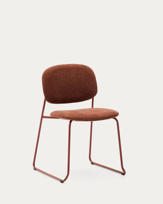 Chaise empilable Meli en chenille terracota et pieds en métal terracota FSC Mix Credit