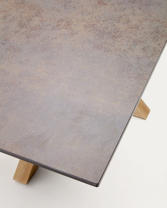 Table Argo en grès cérame Iron Moss et pieds en acier effet bois 180 x 100 cm