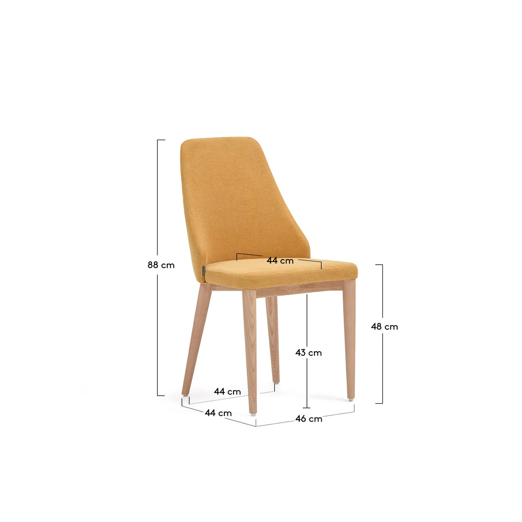 Chaise Rosie en chenille moutarde et pieds en bois de frêne naturel