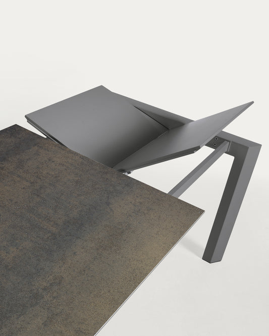 Table extensible Axis grès cérame finition Iron Moss pieds en acier gris foncé 140 (200)cm