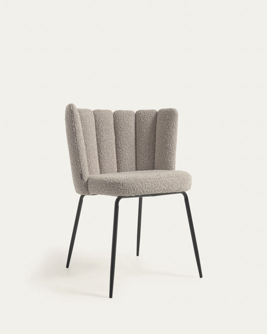 Chaise Aniela bouclette gris clair et pieds en métal peint noir