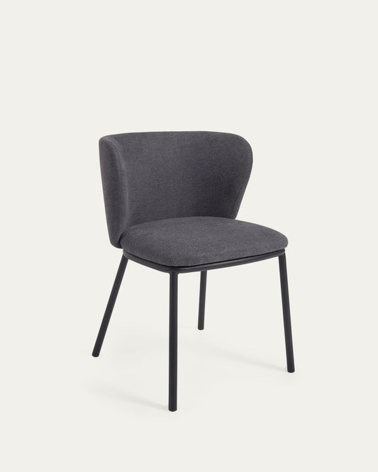 Chaise Ciselia en chenille gris foncé et pieds en acier avec finition noire FSC Mix Credit