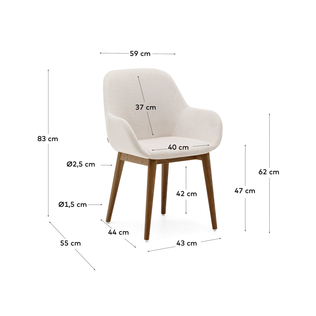 Chaise Konna beige et pieds en bois de frêne foncé