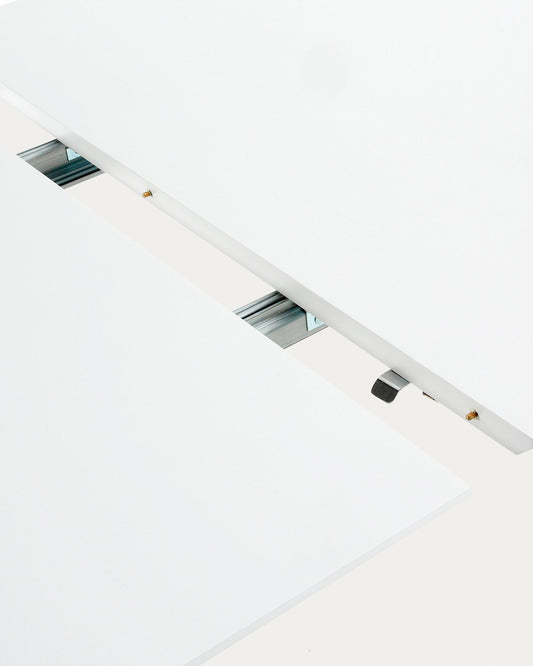 Table extensible ovale Oqui MDF laqué blanc et pieds bois hêtre 140 (220) x 90 cm