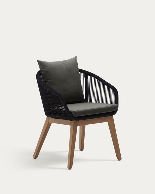 Chaise Portalo en corde noire et pieds en bois d'acacia