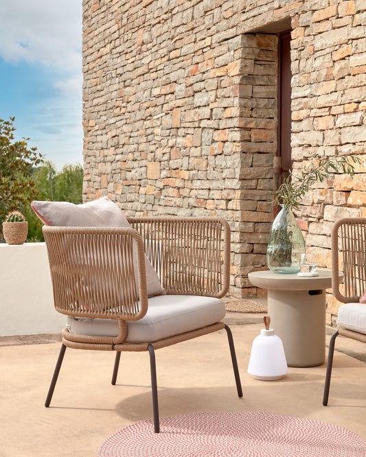 Fauteuil Nadin en corde beige et pieds en acier galvanisé
